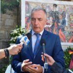 Στ. Καλαφάτης: «Τιμούμε εκείνους που θυσιάστηκαν για την Ελευθερία και την ανθρώπινη αξιοπρέπεια. Ενώνουμε τη φωνή μας σε μια και μόνο φράση: ΠΟΤΕ ΞΑΝΑ!».