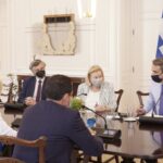 Σύσκεψη υπό τον Πρωθυπουργό Κυριάκο Μητσοτάκη με αντικείμενο τον εμβολιασμό των παιδιών 12-17 ετών