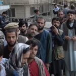 Αφγανιστάν: Συνωστισμός σε τράπεζες στην Καμπούλ, καθώς χιλιάδες άνθρωποι τρέχουν να κάνουν αναλήψεις χρημάτων