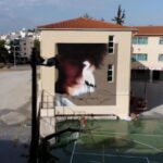 ΕΙΔΗΣΕΙΣ ΣΕ ΒΙΝΤΕΟ: Θεσσαλονίκη: Το ξεχωριστό γκράφιτι που δημιούργησε στο 7ο Λύκειο Καλαμαριάς ο Ιταλός street artist Cheone