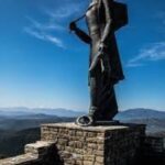 Βαγγέλης Χωραφάς: Δύο γυναικεία αγάλματα: Ο πόλεμος του ’40