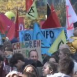Βέλγιο: Δεκάδες χιλιάδες διαδηλωτές στη μεγάλη πορεία για το κλίμα στις Βρυξέλλες