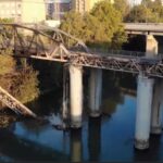 ΕΙΔΗΣΕΙΣ ΣΕ ΒΙΝΤΕΟ: Ιταλία: Κατέρρευσε στη Ρώμη μέρος ιστορικής μεταλλικής γέφυρας εξαιτίας πυρκαγιάς