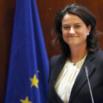 Νίκη Κεραμέως: Με τα Νέα Προγράμματα Σπουδών αλλάζει συνολικά το τι διδάσκεται στα σχολεία – Δεν υπάρχει καμία συζήτηση για κλείσιμο σχολείων