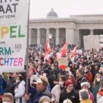 ΕΙΔΗΣΕΙΣ ΣΕ ΒΙΝΤΕΟ: Χιλιάδες άτομα διαδήλωσαν στη Βιέννη κατά των μέτρων για την πανδημία