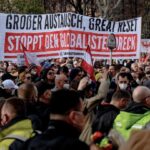 Αυστρία: Χιλιάδες διαδηλώνουν στη Βιέννη κατά του νέου λοκντάουν και του υποχρεωτικού εμβολιασμού