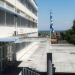 Αιγίνιο: Επίθεση δέχτηκε ο διευθυντής του Γυμνασίου Αιγινίου από μέλη της αυτοαποκαλούμενης ομάδας «Θεματοφυλάκες του Συντάγματος»