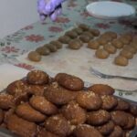 ΕΙΔΗΣΕΙΣ ΣΕ ΒΙΝΤΕΟ: Θεσσαλονίκη: Μοσχοβολάει… αλληλεγγύη σε εργαστήρι παρασκευής μελομακάρονου για άστεγους και ευπαθείς ομάδας