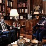 Ένα καλάθι με χριστουγεννιάτικα με ξεχωριστά “καλούδια” από την ελληνική περιφέρεια, προσέφερε ο ΥπΑΑΤ στην Πρόεδρο της Δημοκρατίας