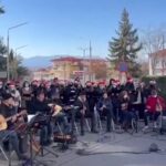 ΕΙΔΗΣΕΙΣ ΣΕ ΒΙΝΤΕΟ: Χριστουγεννιάτικες μελωδίες από μαθητές και εκπαιδευτικούς για τους υγειονομικούς του νοσοκομείου Γιαννιτσών