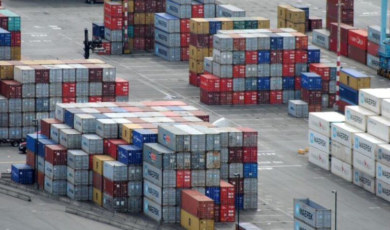 ΗΠΑ: Σε ισχύ από σήμερα οι επιπλέον δασμοί στα εισαγόμενα φορτηγά και λεωφορεία