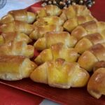 Λουκανοπιτάκια και τυροπιτάκια σαν κρουασάν