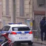 Πιστόλια, σφαίρες και ναρκωτικά βρέθηκαν στο σπίτι του 30χρονου που πυροβολούσε στην πλατεία Αμερικής