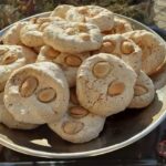 Εργολάβοι, αμυγδαλωτά γλυκά με τρία μόνο υλικά!