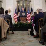 Ο Δημοκρατικός πρόεδρος Τζο Μπάιντεν εξαίρει «μια καλή ημέρα για τη δημοκρατία», καθώς το «κόκκινο κύμα» χάθηκε στον δρόμο