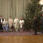 ΕΙΔΗΣΕΙΣ ΣΕ ΒΙΝΤΕΟ: Παραδοσιακά Κάλαντα Χριστουγέννων από ολόκληρη την Ελλάδα άκουσε η Πρόεδρος της Δημοκρατίας