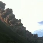 Ιταλία: Ηφαιστειακή δραστηριότητα και σεισμός με τσουνάμι 1,5 μέτρου σημειώθηκαν στο νησί Στρόμπολι