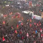 Γαλλία: Δεκάδες χιλιάδες άνθρωποι διαδηλώνουν στο Παρίσι και σε όλη τη χώρα κατά της συνταξιοδοτικής μεταρρύθμισης