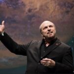 «Βρισκόμαστε στα πρόθυρα της εισόδου στο ίδιο το Σύμπαν» λέει στο ΑΠΕ-ΜΠΕ ο οραματιστής του Διαστήματος, Rick Tumlinson, που θέλει να δει πεταλούδες στη Σελήνη