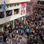 Νάουσα – Εναέριο βίντεο: Η στιγμή που πήραν την άδεια του Δημάρχου Νάουσας οι “Γενίτσαροι και Μπούλες” Κυριακή 26 Φεβρουαρίου 2023