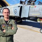 Στην εξόδιο ακολουθία του σμηναγού Τσιτλακίδη η ΠτΔ, ο πρωθυπουργός και αντιπροσωπεία της αξιωματικής αντιπολίτευσης