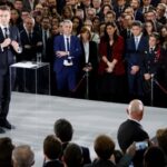 Γαλλία: Σε μια «χούφτα ψήφους» θα κριθεί η τύχη της γαλλικής κυβέρνησης που βρίσκεται αντιμέτωπη με δυο προτάσεις μομφής