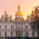 Ουκρανία: Οι αρχές διώχνουν τη μη αυτοκέφαλη ουκρανική ορθόδοξη εκκλησία από παγκοσμίως γνωστό μοναστήρι του Κιέβου