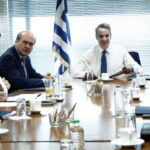 Στο υπουργείο Οικονομικών ο πρωθυπουργός