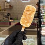 Θεσσαλονίκη: Η μπουγάτσα έγινε …κατά λάθος παγωτό ξυλάκι κι έχει ενθουσιάσει τους τουρίστες