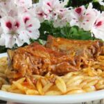 Αρνάκι στη γάστρα – Γεύση μεστή ….