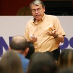 Καθηγητής του ΜΙΤ Δημήτρης Μπερτσιμάς: «Η κοινωνία πρέπει να προετοιμαστεί για τις αλλαγές που θα επιφέρει η τεχνητή νοημοσύνη»