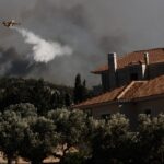 Πυρκαγιές: Καλύτερη η εικόνα σε Κουβαρά, Κερατέα και Λουτράκι – Οριοθετήθηκε στο Καπαρέλλι – Ενεργά μέτωπα σε Καλύβια, Δερβενοχώρια