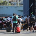 Φεύγουν οι αδειούχοι του Αυγούστου – Μόνο από το λιμάνι του Πειραιά αναχώρησαν χθες 32.580 επιβάτες