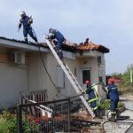 Λουδίας Θεσσαλονίκης: Στις φλόγες τυλίχθηκε στέγη μονοκατοικίας. – Βίντεο – φωτό