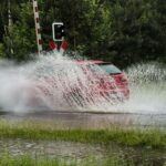 Αυτοκίνητο: Τι πρέπει να προσέχουμε όταν οδηγούμε σε συνθήκες βροχής και έντονης ολισθηρότητας