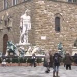 Ιταλία: Γερμανός τουρίστας βγάζει «σέλφι» και προκαλεί ζημιά στο σιντριβάνι του Ποσειδώνα στη Φλωρεντία – Πρόστιμο 5.000 ευρώ