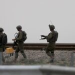 Μεσανατολικό: Το Ισραήλ προετοιμάζει χερσαία επέμβαση στη Γάζα, ενώ ο απολογισμός των νεκρών αυξάνεται και από τις δύο πλευρές