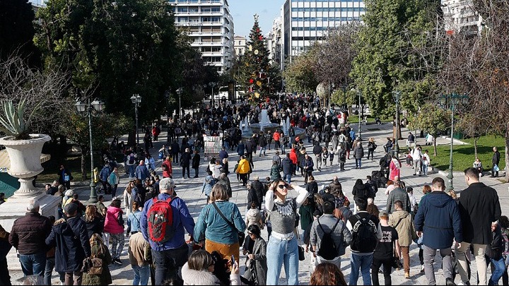 Σε υψηλό 17 ετών το διαθέσιμο εισόδημα των νοικοκυριών το 2025 – Άνοδος και στην κατανάλωση