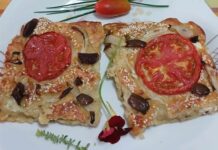 Λαδένια πίτσα με υλικά από την ελληνική φύση