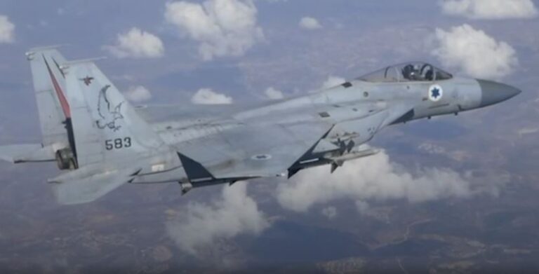 Ο στρατός του Ισραήλ ανακοινώνει ότι εξαπολύει νέο «ευρύ κύμα πληγμάτων» στην πρωτεύουσα του Ιράν