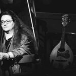 “Σκληρές βιολέτες”: Η μουσική παράσταση της σπουδαίας Νένας Βενετσάνου, για 10 μοναδικές βραδιές, στην Αμαξοστοιχία-Θέατρο το Τρένο στο Ρουφ