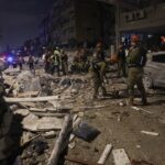 Νέοι βομβαρδισμοί του Ισραήλ στο Ιράν, που ανταποδίδει με ομοβροντίες βαλλιστικών πυραύλων – Δεκατρείς Ισραηλινοί έχουν σκοτωθεί