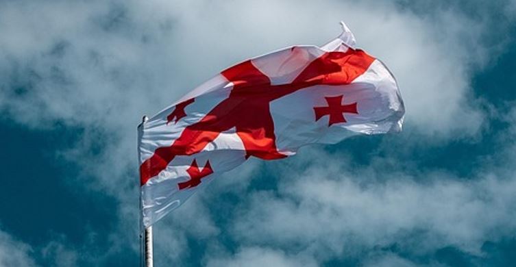 Η ΕΕ απειλεί με κυρώσεις τη Γεωργία, χώρα υποψήφια προς ένταξη