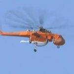 Αναγκαστική προσθαλάσσωση πυροσβεστικού ελικοπτέρου στα ανοιχτά του λιμανιού της Ελευσίνας – Σώα τα μέλη του πληρώματος