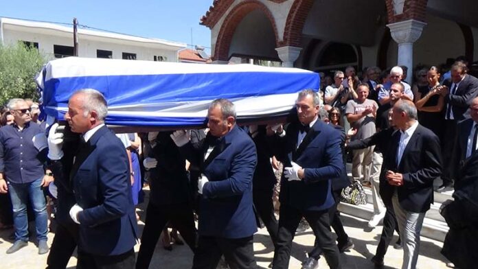 Κηδεία Απόστολου Βεσυρόπουλου (15)