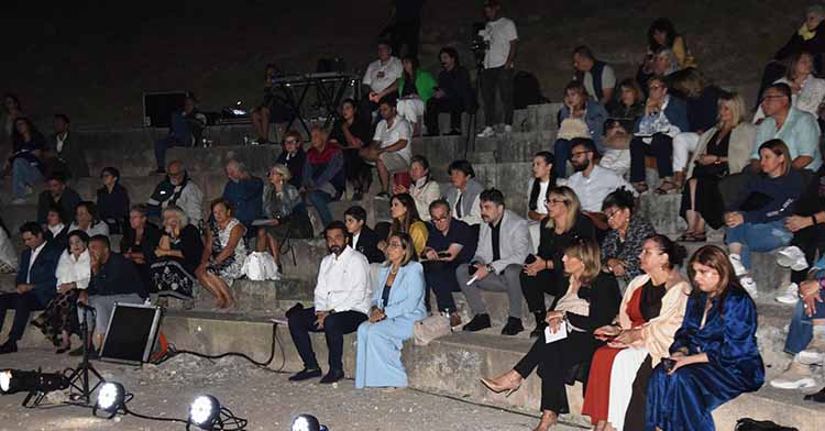 opera arxaio theatro miezas 3