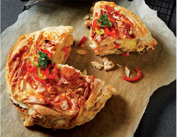 Κοτόπιτα με πιπεριές και διάφορα τυριά 2