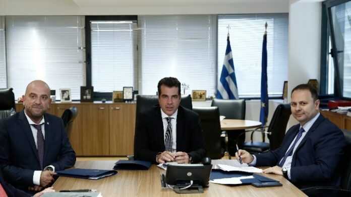 ΑΘ ΠΛ333Υ212 - φωτο ΑΠΕ - ΓΙΑΝΝΗΣ ΚΟΛΕΣΙΔΗΣ