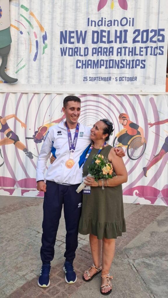 Γιάννης Αβραμίδης χάλκινο μετάλλιο με την μητέρα του n