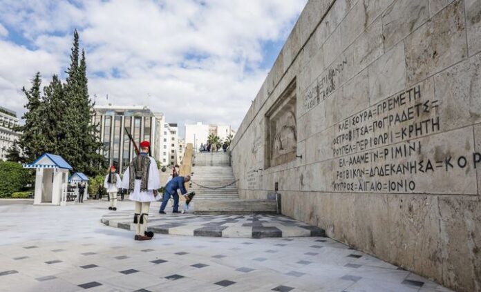 Μνημείο Αγνώστου Στρατιώτη - φωτο ΑΠΕ - ΠτΔ - Θ. ΜΑΝΩΛΟΠΟΥΛΟΣ